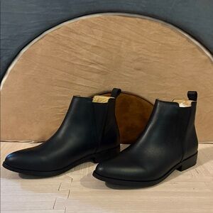 Nisolo Classic Black Ankle Booties